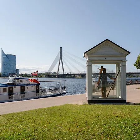 Апартаменты River View, Next To Castle!